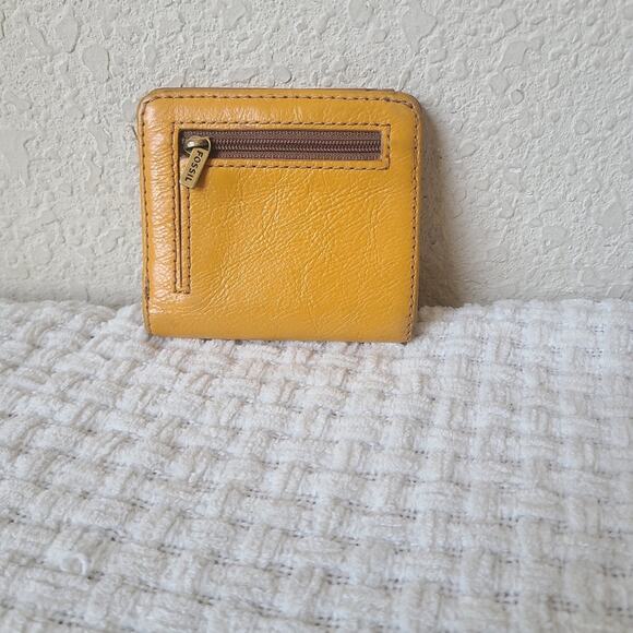 Fossil Mustard Leather Card Holder - Picture 2 of 9